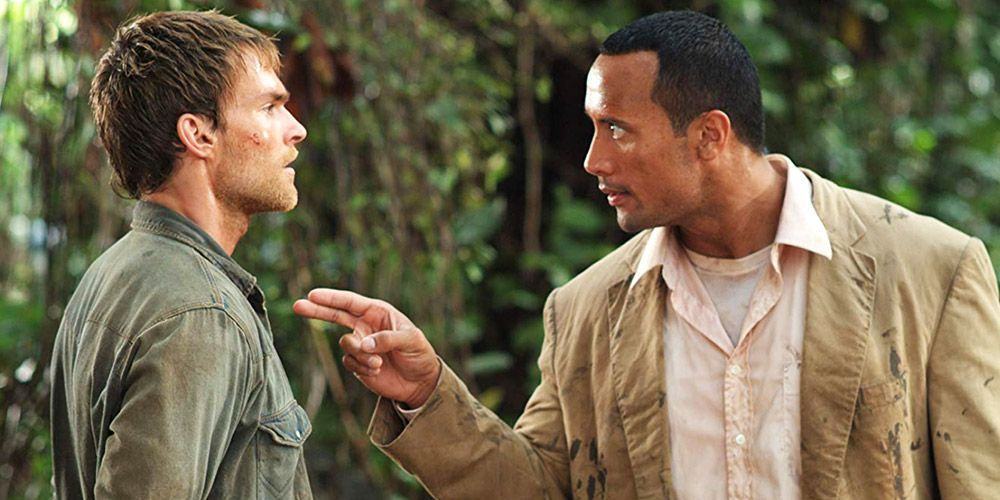 Dwayne Johnson points at Sean William Scott in Welcome to the Jungle