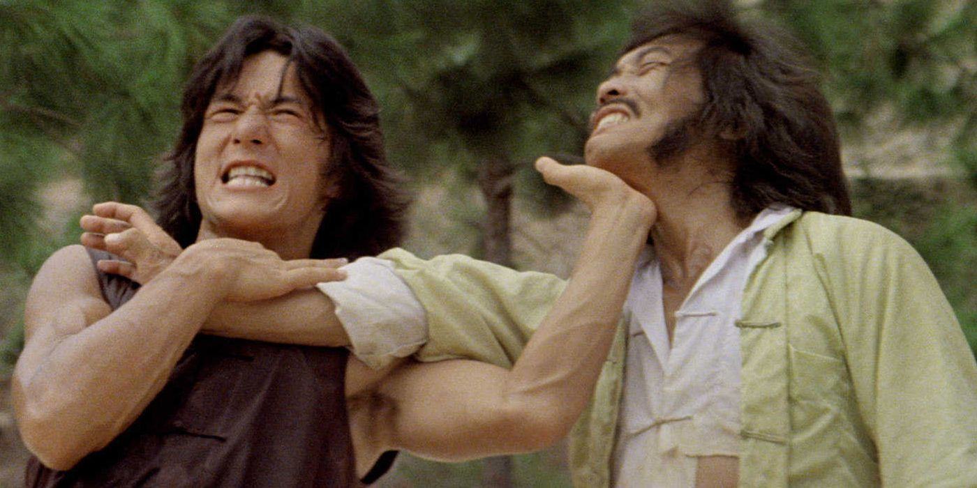 Jackie Chan fights opponents in the movie Drunken Master.