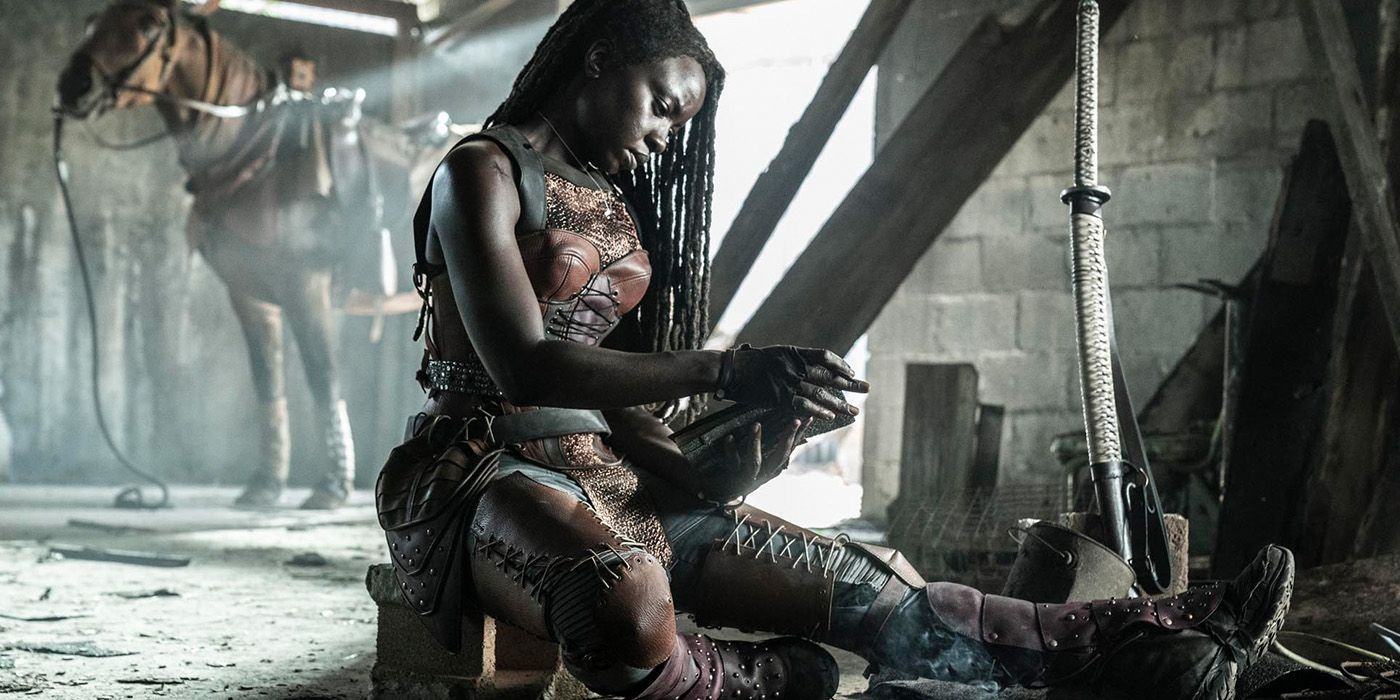 Michonne holding a diary in the final episode of The Walking Dead