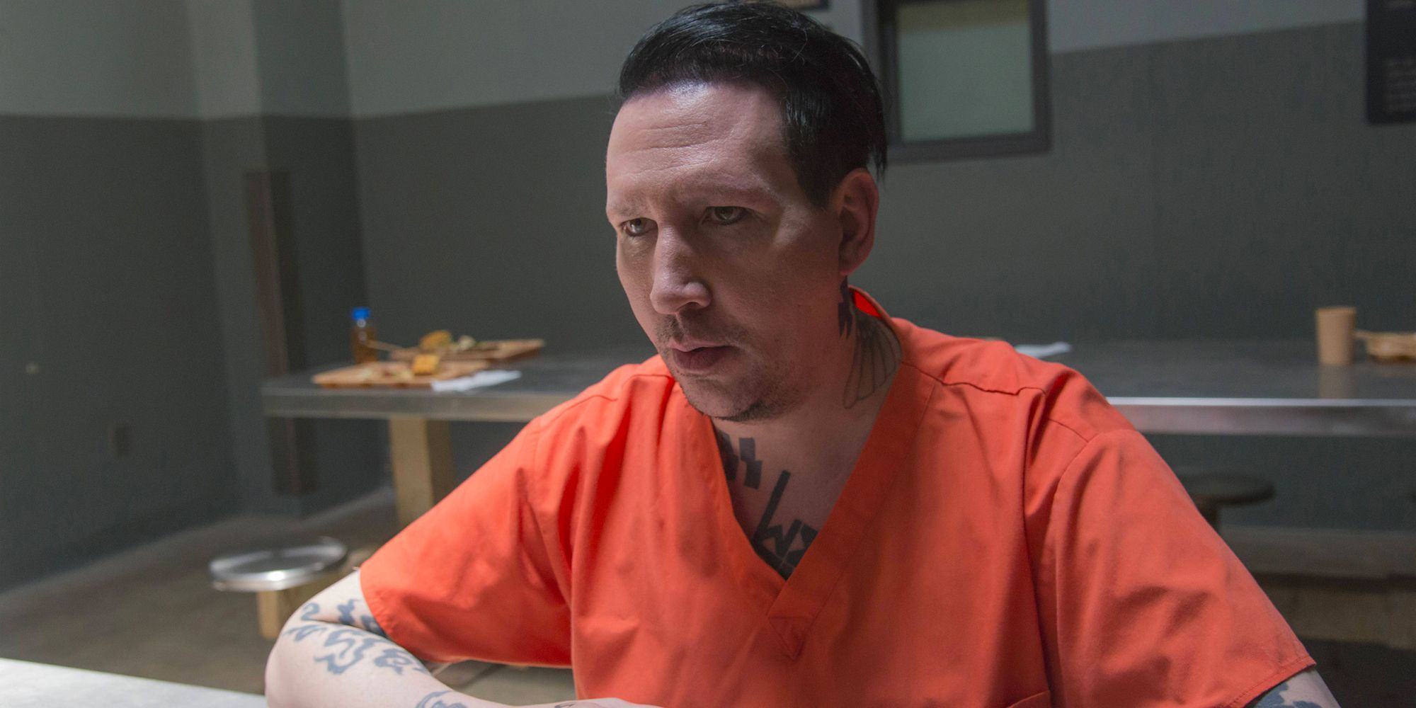 Ron Tarly (Marilyn Manson) at a prison table in Sons of Anarchy