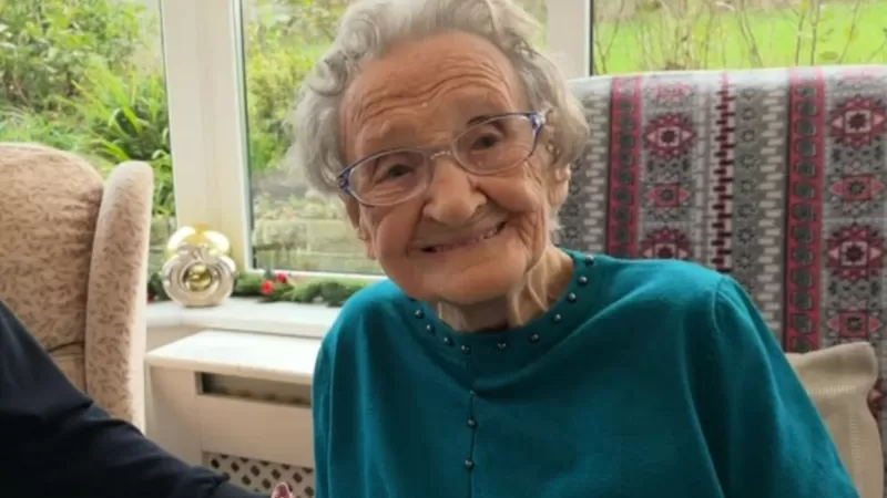 Ada Thօmpsօn: Britain's second oldest woman celebrates her 112th birthday