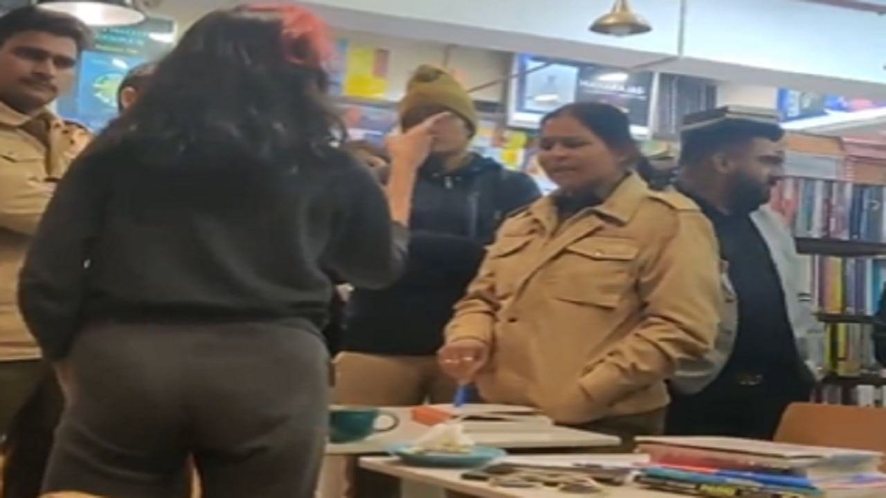 Angry girl saw bill 14,000 in 'barbershop', clashed with police;  Viral video