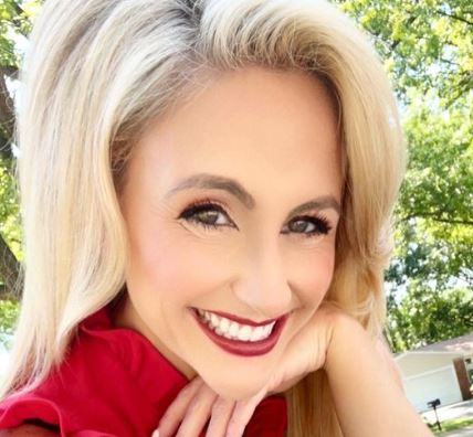 Laura Hettiger Bio, Age, Married, Family, Net Worth, KMOV