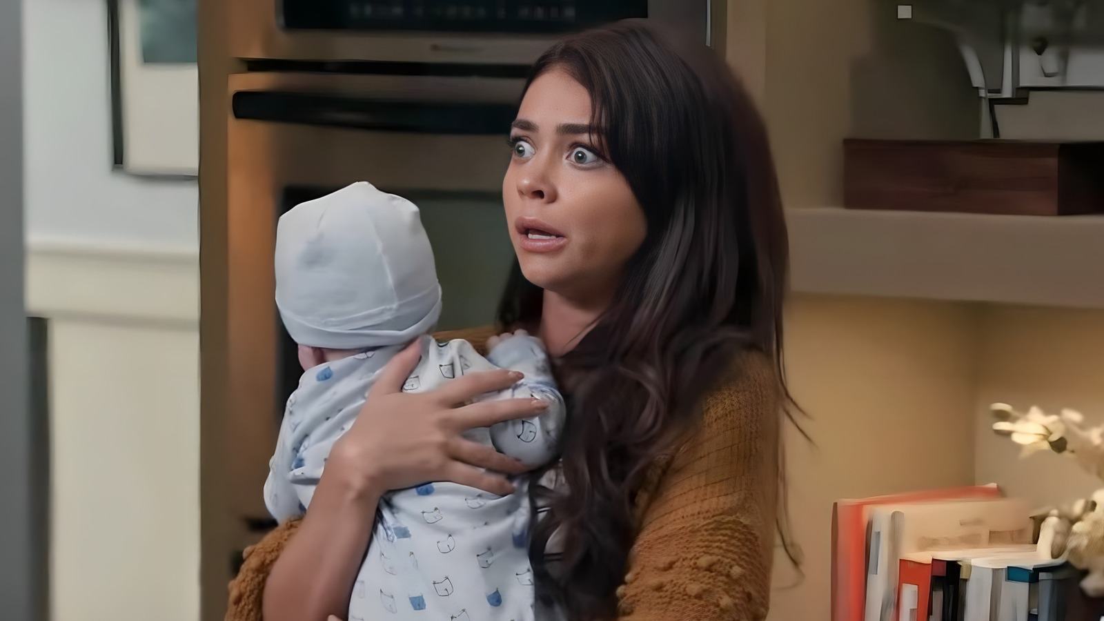 Modern Family: The Birth Of Haley's Twins Required Complete Silence On Set