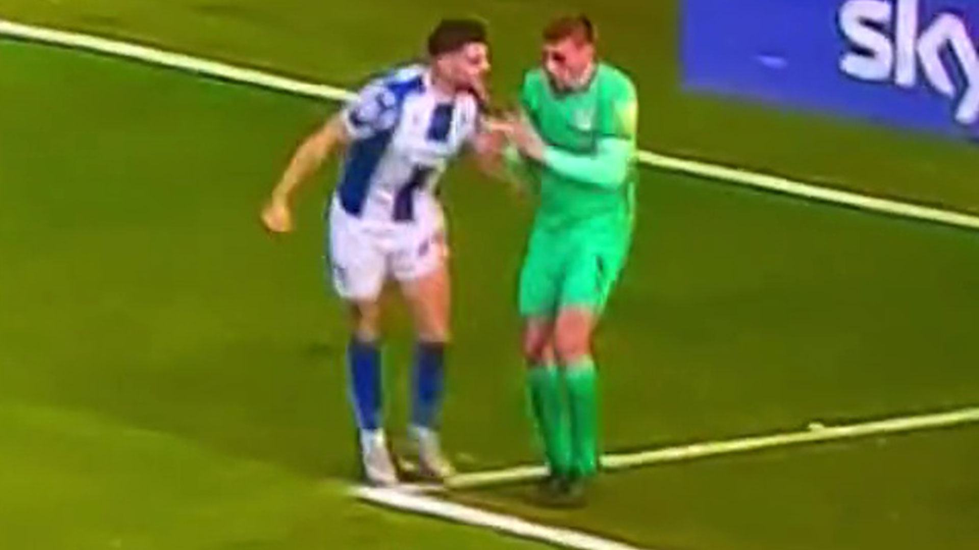 Strange optical illusion baffles fans as Colchester star 'kicks his rival hard in the ribs' but some claim no contact