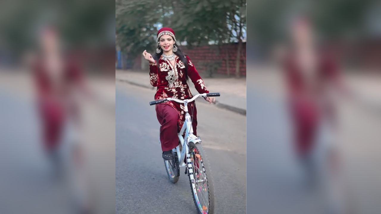 While cycling, the girl danced to 'Patli Kamaria...', a boisterous performance that everyone enjoyed!