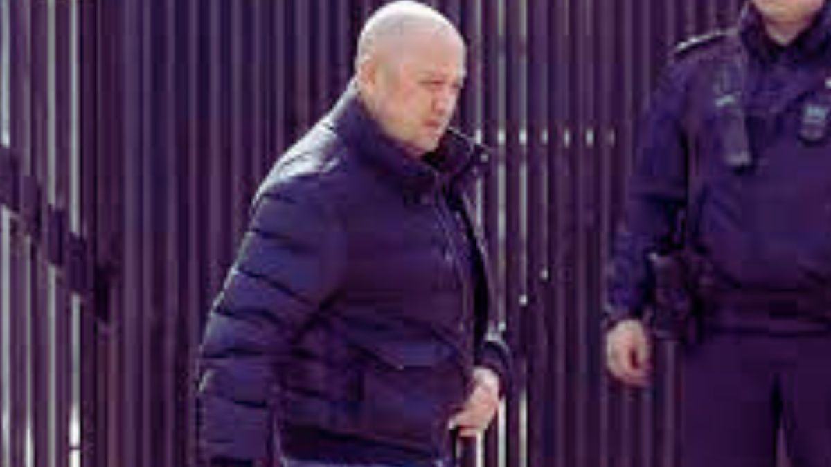 Yevgeniy Prigozhin walks away from Russia