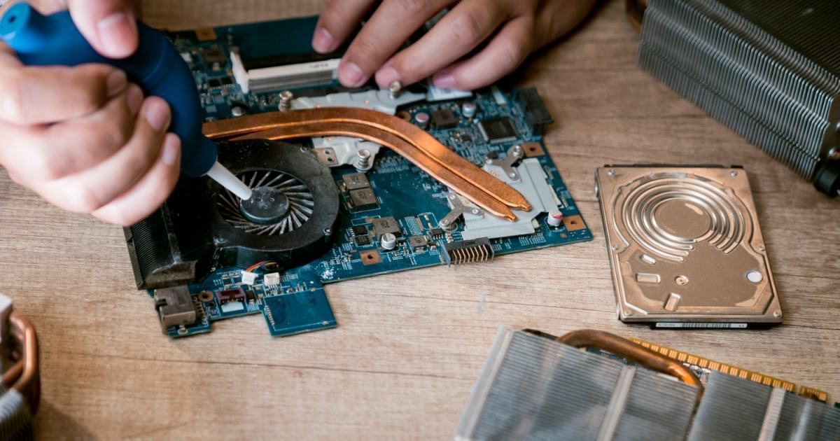 How to clean a laptop fan