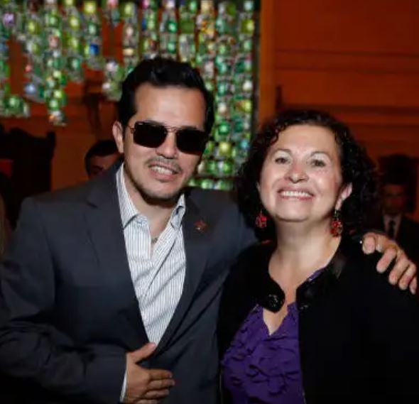 John Leguizamo Parents: Alberto And Luz Leguizamo