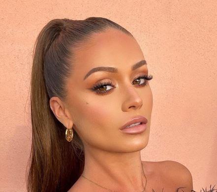 Olivia Hawkins Bio, Ethnicity, Surgery, Family, Love Island