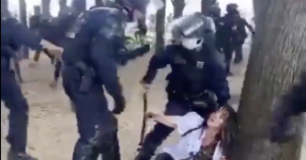 A pool open for the nurse brutally arrested in Paris