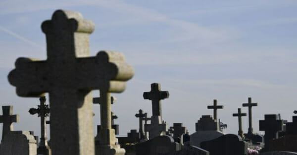 Aude : the tags of racist and anti-semitic discovered in a cemetery