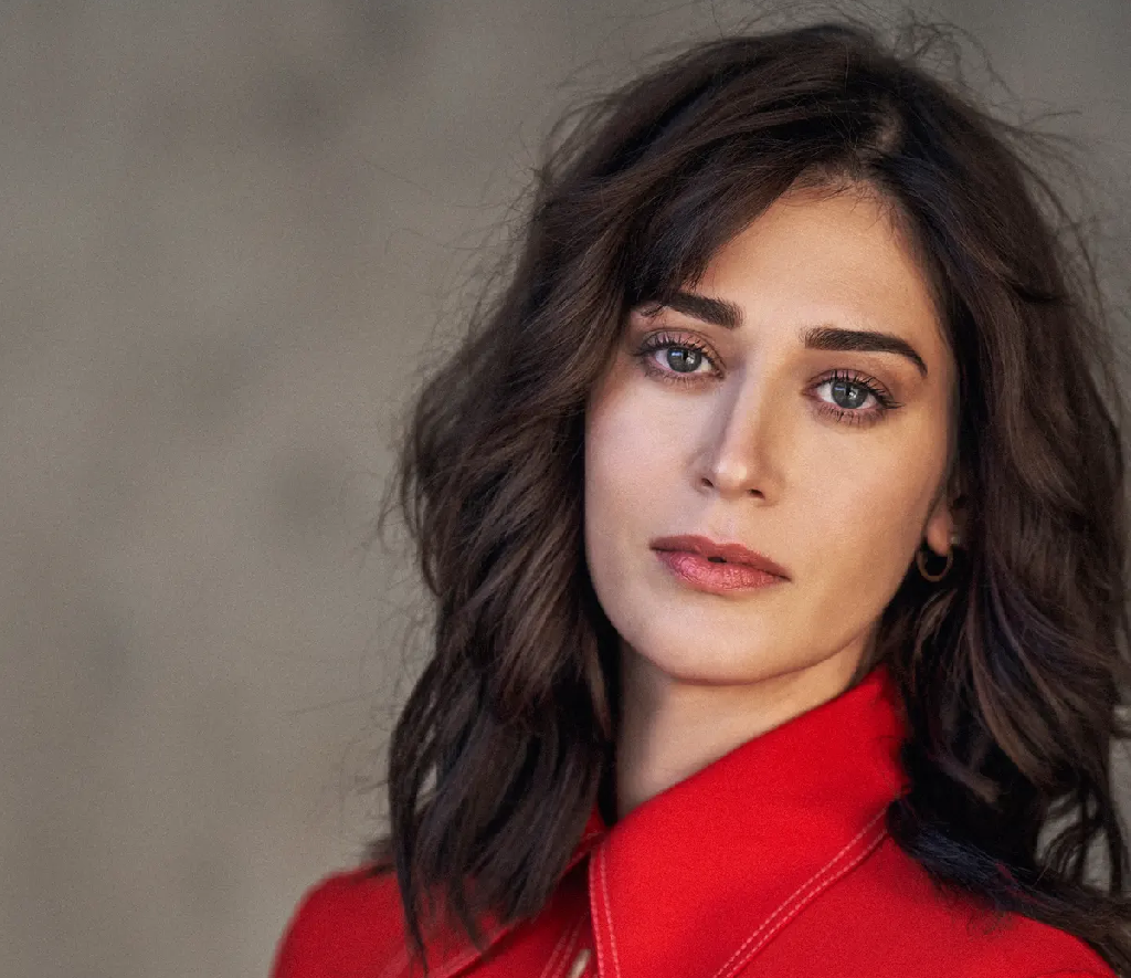 Lizzy Caplan