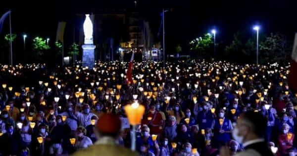 In Lourdes, a pilgrimage under the sign of the mask and of the social distancing