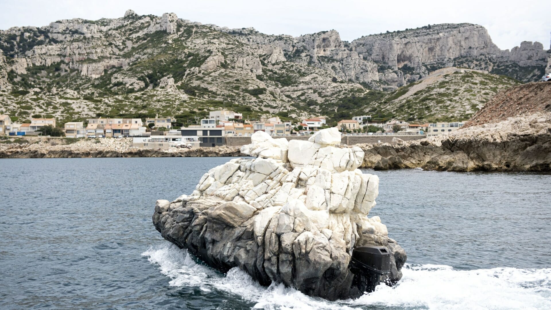 Incredible moment camouflaged boat stuns sailors by looking like a floating ROCK formation