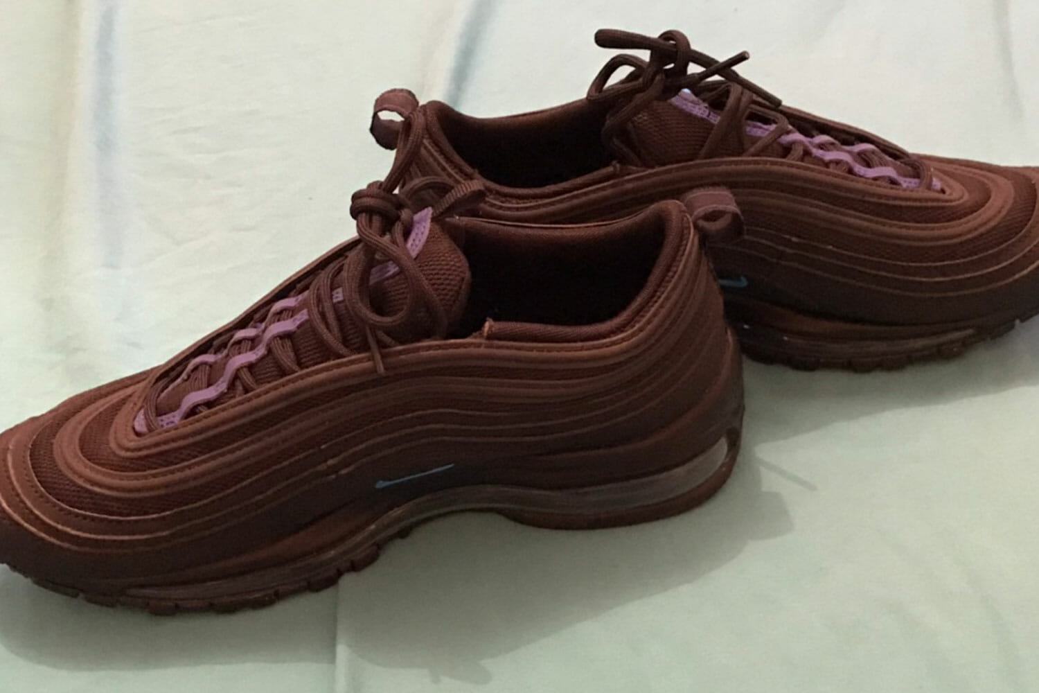 People can’t decide if these shoes are brown or black - so what colour do YOU see?