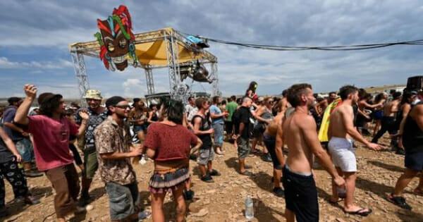 Rave-party in Lozère : less than a thousand people still on the site