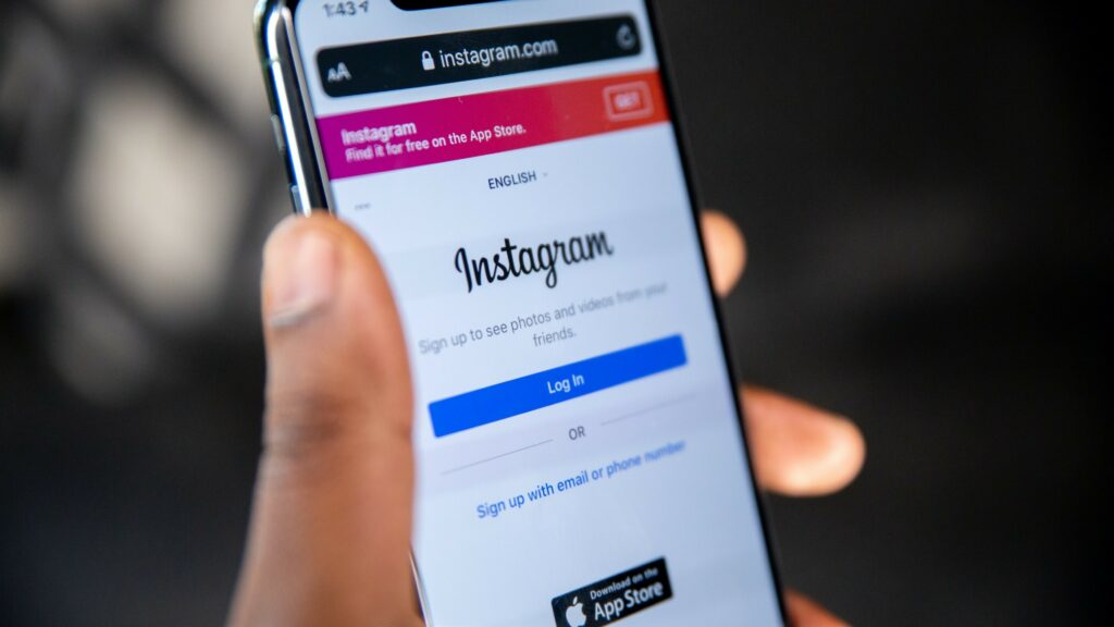 Want to delete Instagram account, un-delete or temporarily suspend it? Well, it isn’t easy!