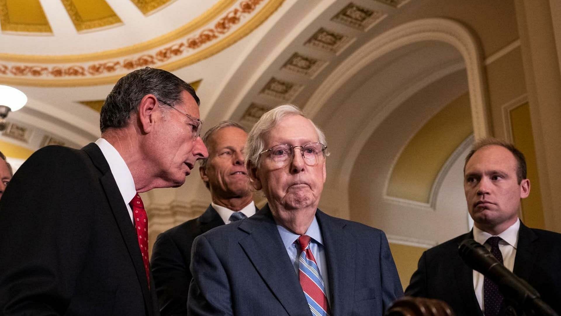 Mitch McConnell dismisses health concerns after freezing med-speech (image via Getty Images)