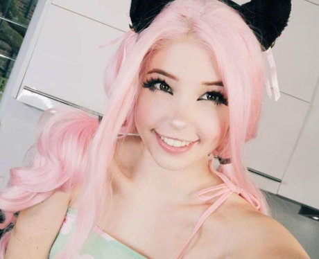 How tall is Belle Delphine