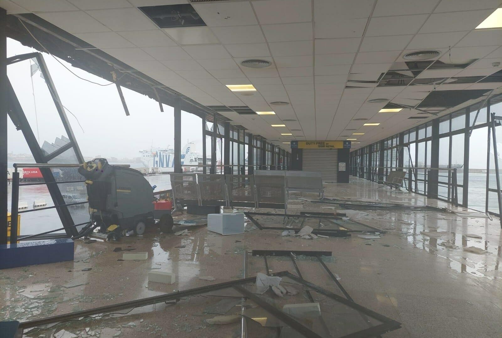 P&O cruise ship carrying thousands of Brits smashes into oil tanker off Majorca as 'severe' 55mph STORMS slam Balearics