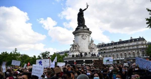 Politicians, artists and citizens gathered in Paris in tribute to George Floyd