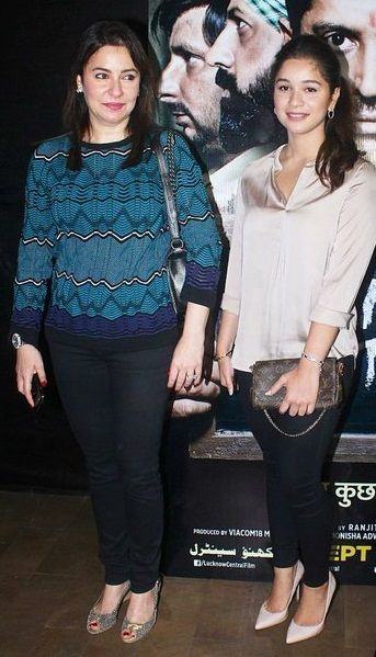 Sara Tendulkar with mother