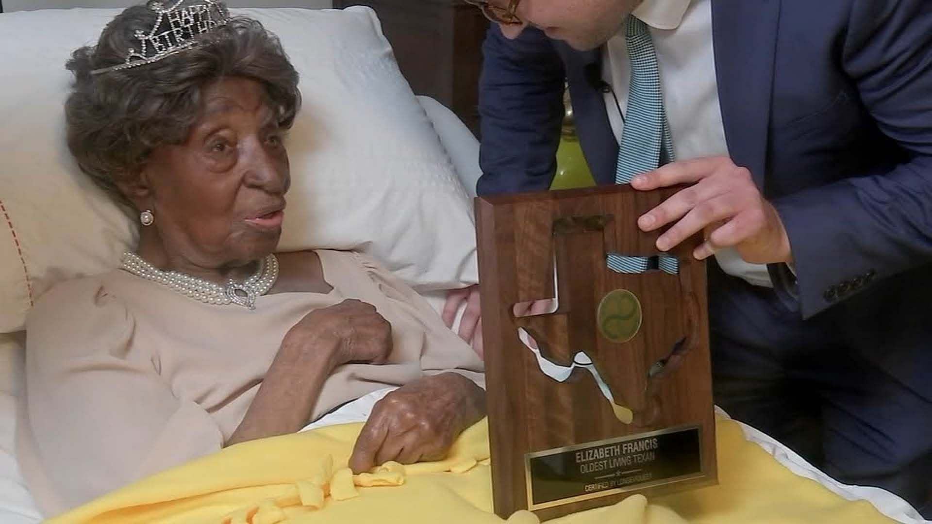 Elizabeth Francis, the oldest person in Texas turned 114 this week (Image via Twitter/@Naiha_PR)