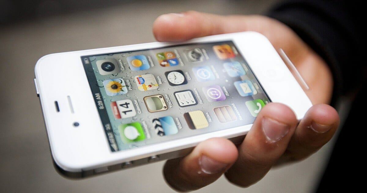 Apple settles class-action lawsuit over iPhone 4S throttling