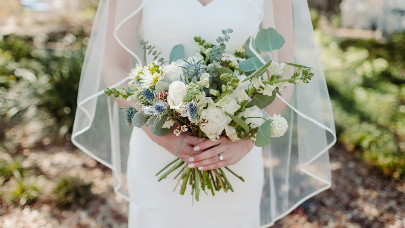 Bride agitated as maid of honour asks to borrow photographer for her own photoshoot