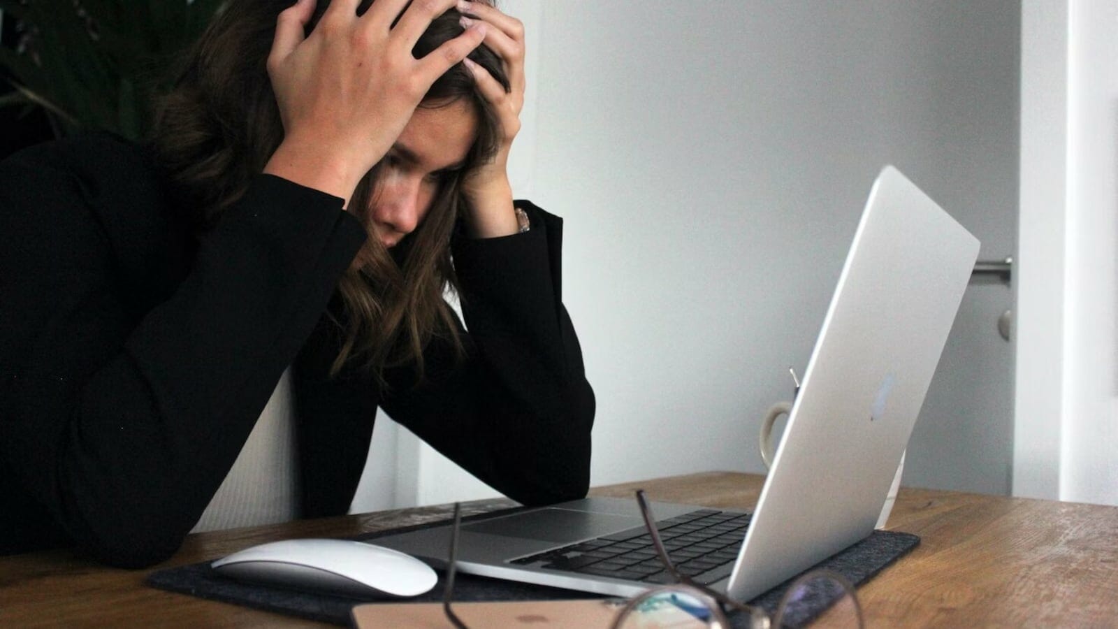 Woman gets 'verbal warning' for discussing period pain at workplace