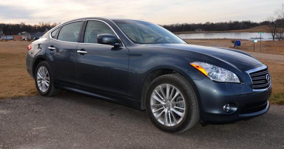 2012 Infiniti M56x Review