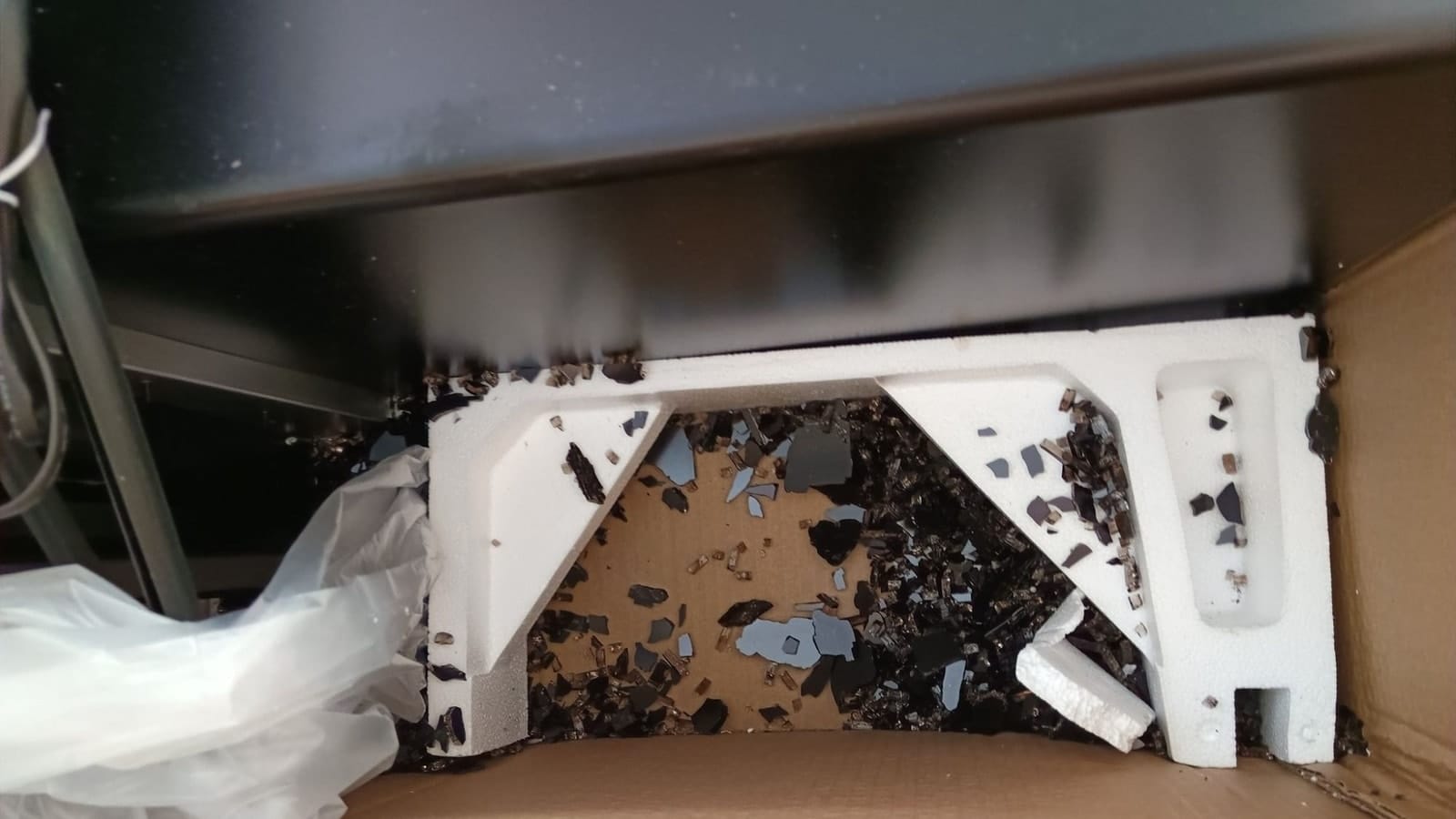 Customer receives damaged kitchen chimney from Flipkart, company responds