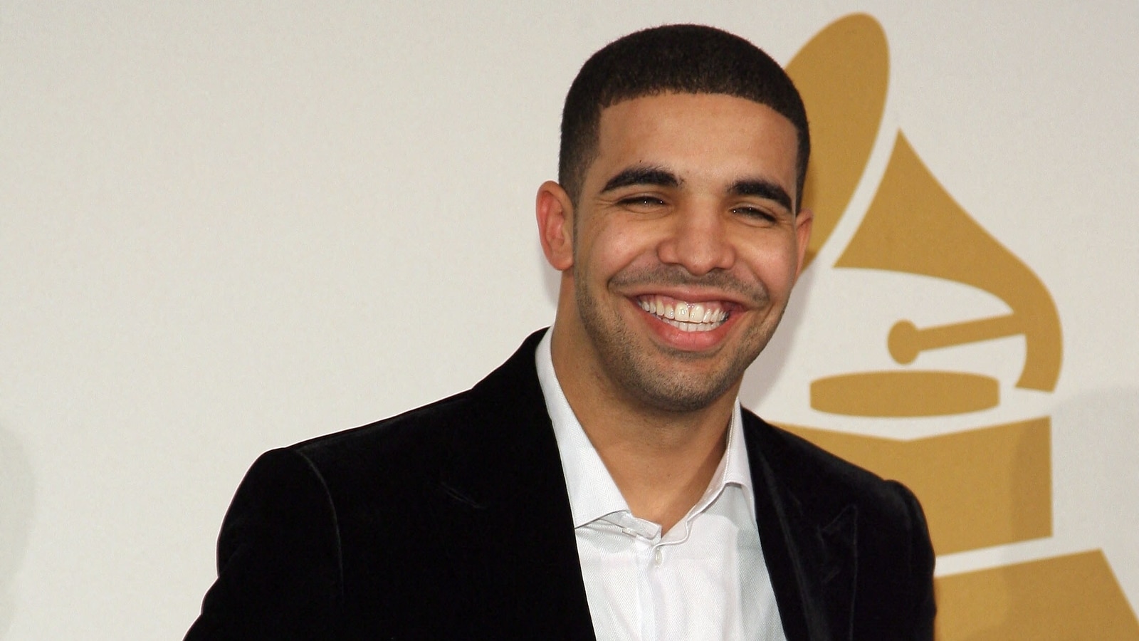 Drake surprises heartbroken fan with $50,000 at Miami concert