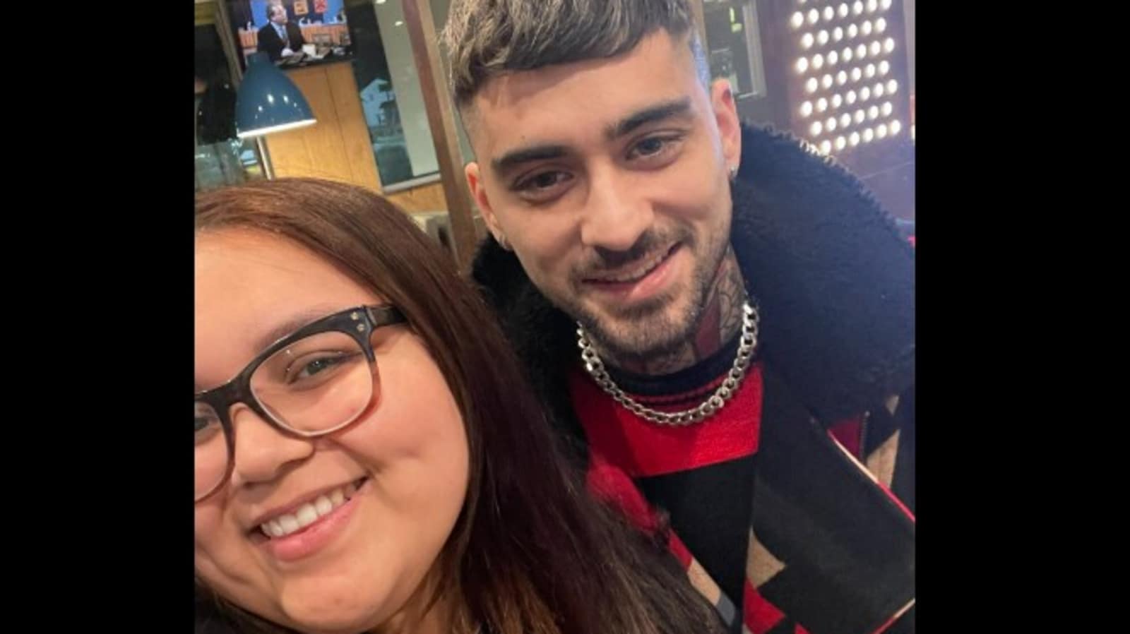 Fan meets Zayn Malik in US McDonald's outlet, says he 'smells delicious'