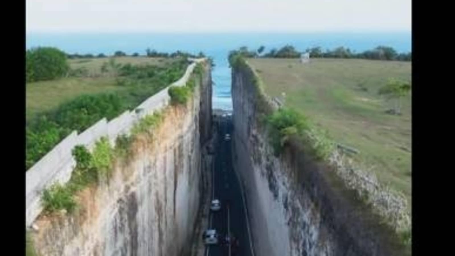 Incredible road to Pandawa Beach in Bali goes viral- Watch