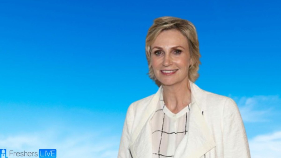 Jane Lynch Net Worth in 2023 How Rich is She Now?