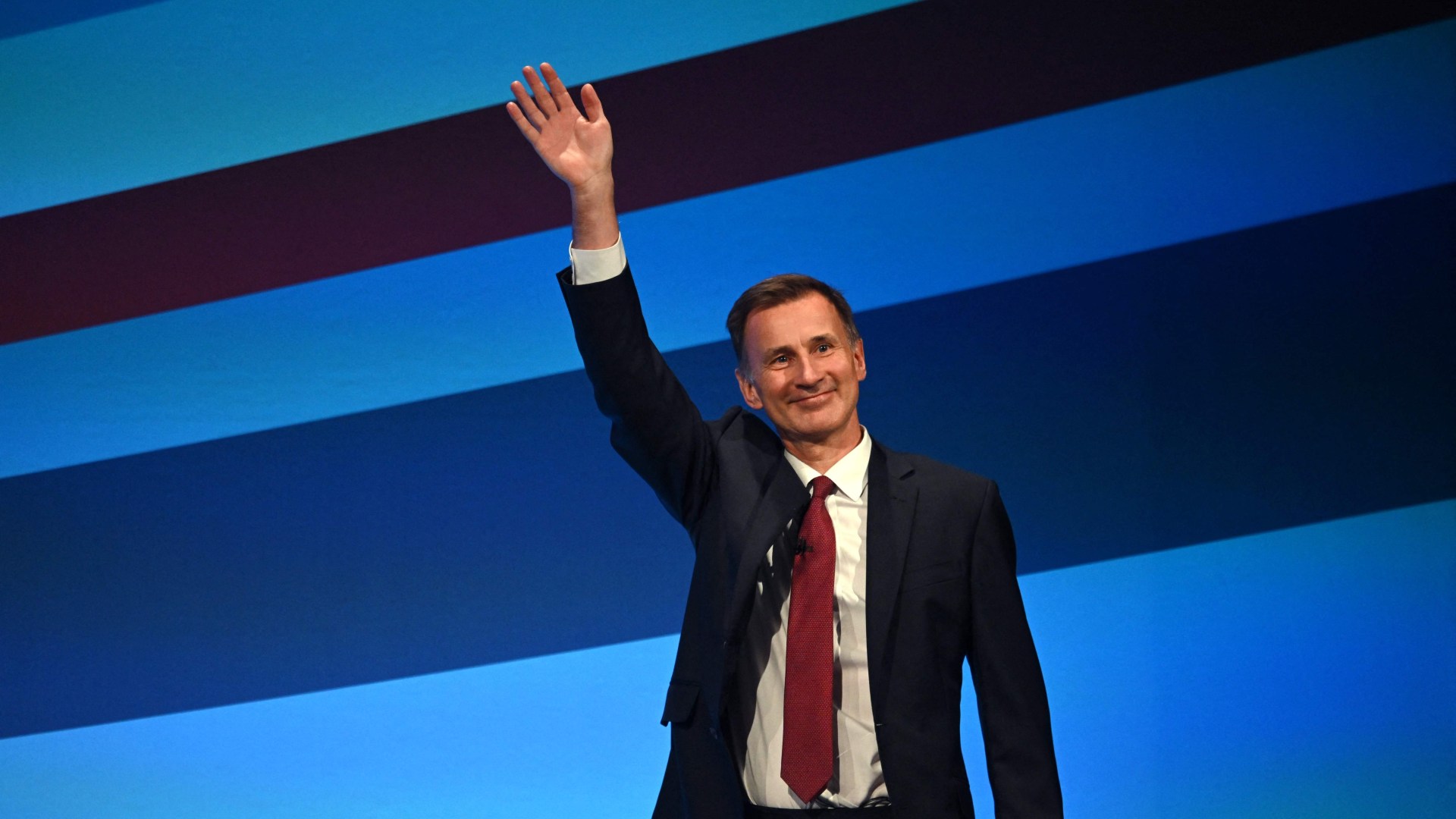 Millions of workers to get £1,000-a-year wage boost, Hunt confirms - as he announces freeze on hiring woke bosses