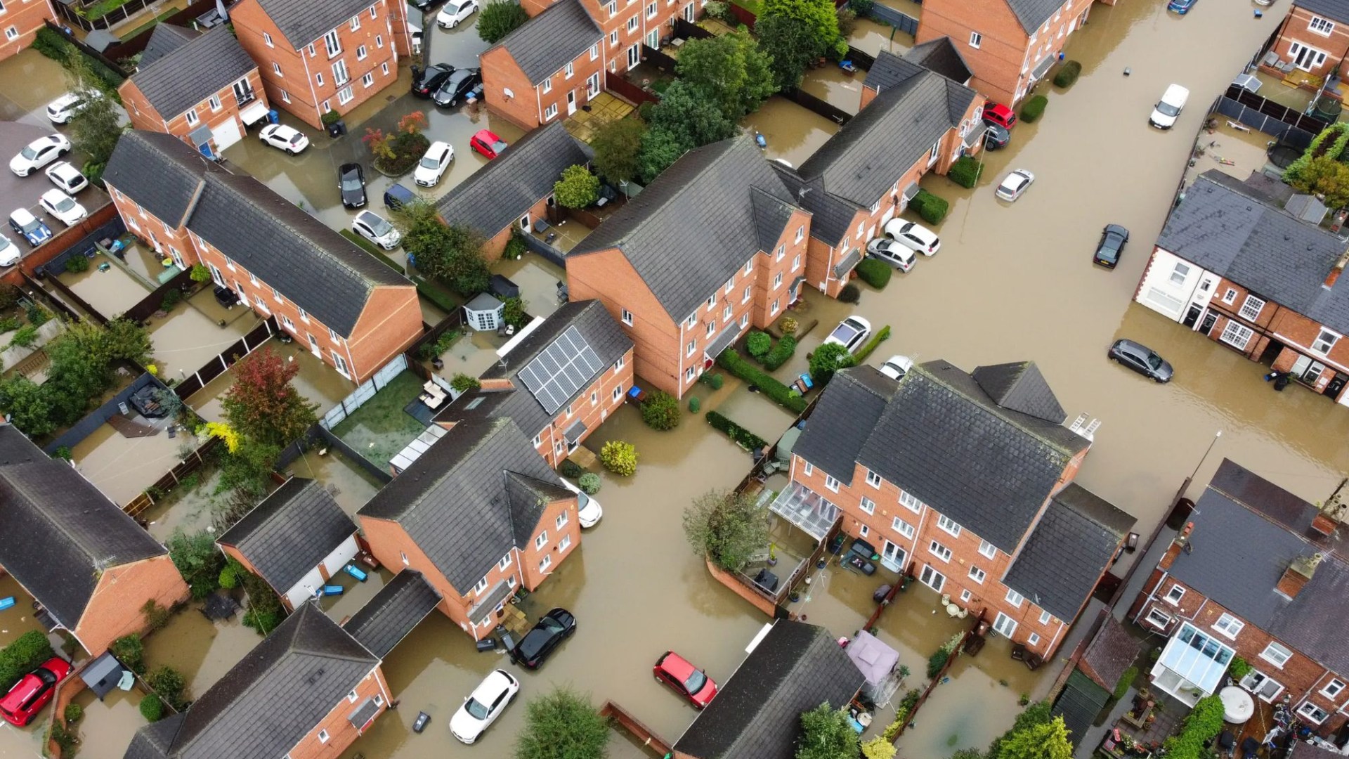 UK weather: Killer Storm Babet claims fourth victim as teen dies in horror crash amid hundreds of urgent flood warnings