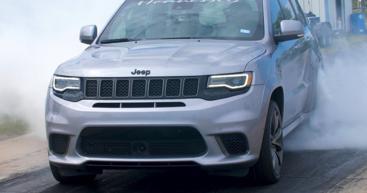 Watch this 1,000-horsepower Jeep Trackhawk scorch supercars in the quarter mile