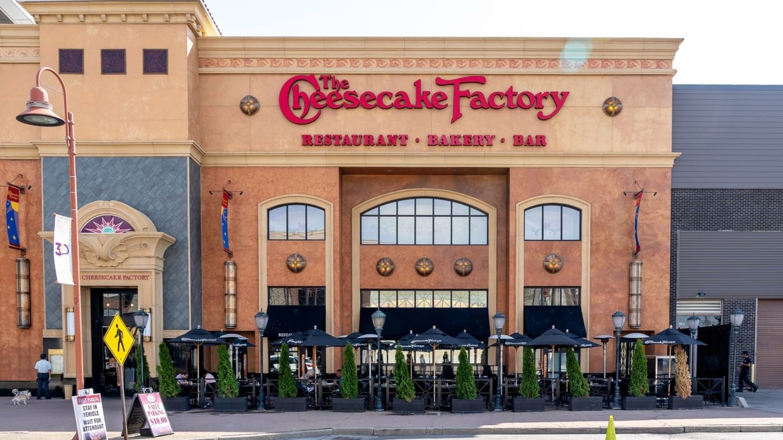 'What's wrong with the cheesecake factory?': Woman refuses to exit car after date takes her to the Cheesecake Factory