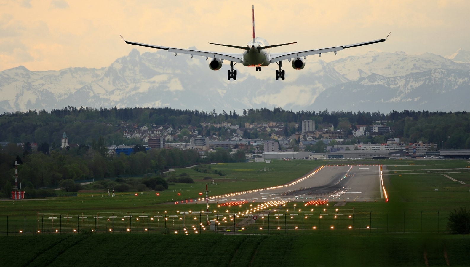 Woman says she was kicked off flight for ‘sweating’, airline apologises