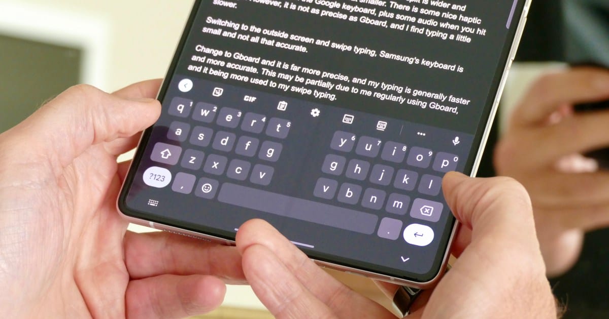 Google’s split-screen keyboard makes typing on the Galaxy Z Fold 3 glorious