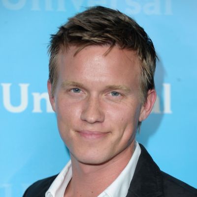 Warren Kole- Wiki, Age, Height, Net Worth, Girlfriend, Ethnicity