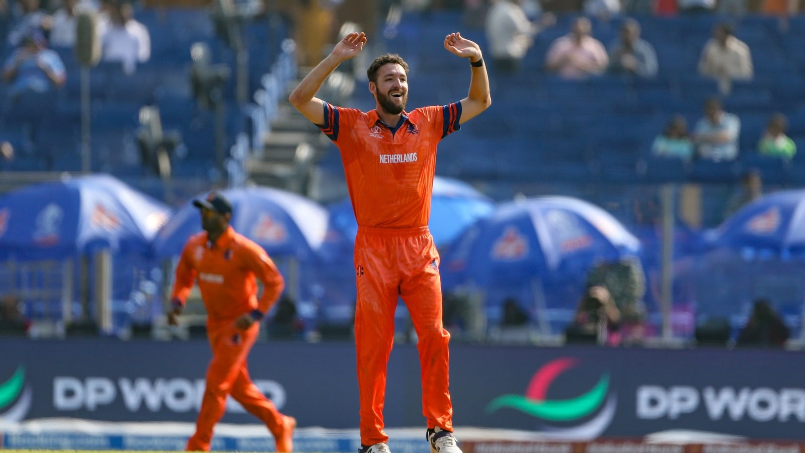 Zomato honours Netherlands cricketer Paul van Meekeren who worked for Uber Eats to brave winter months